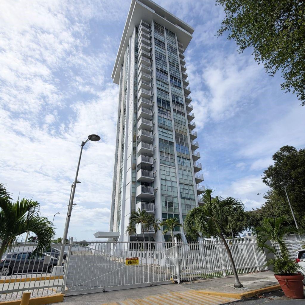 CONDOMINIO TORRE DE SANTA MARIA - Residential