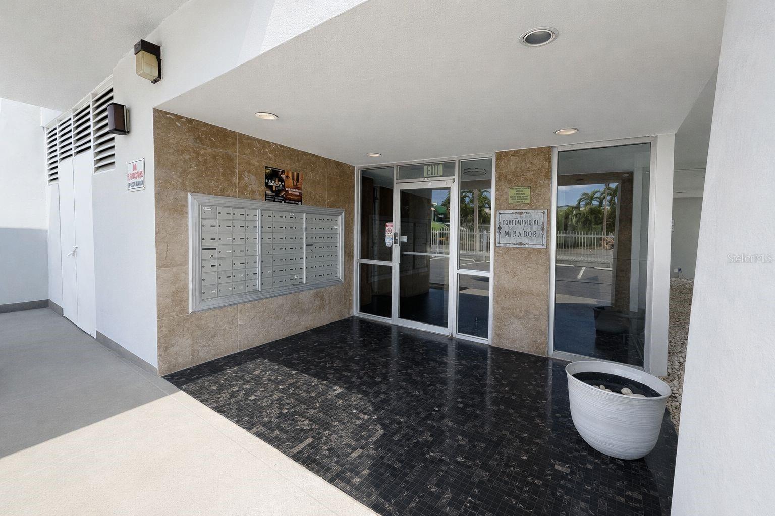 2325 UNIVERDIDAD STREET 2302