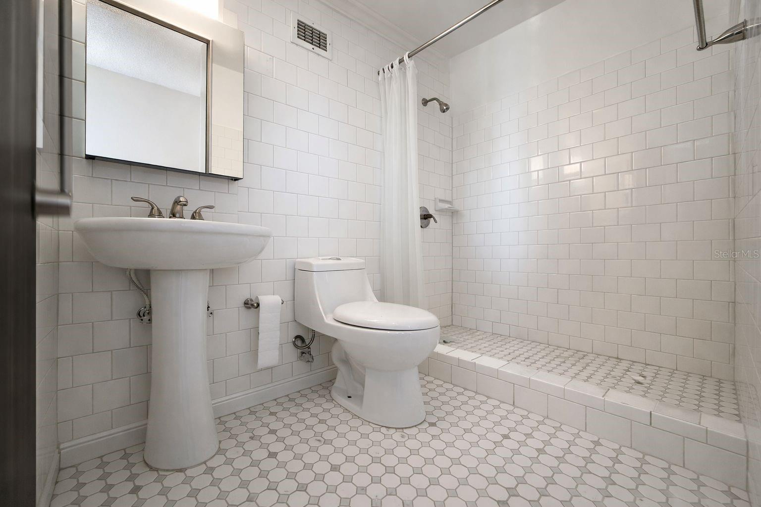 CONDOMINIO TORRE DE SANTA MARIA - Residential