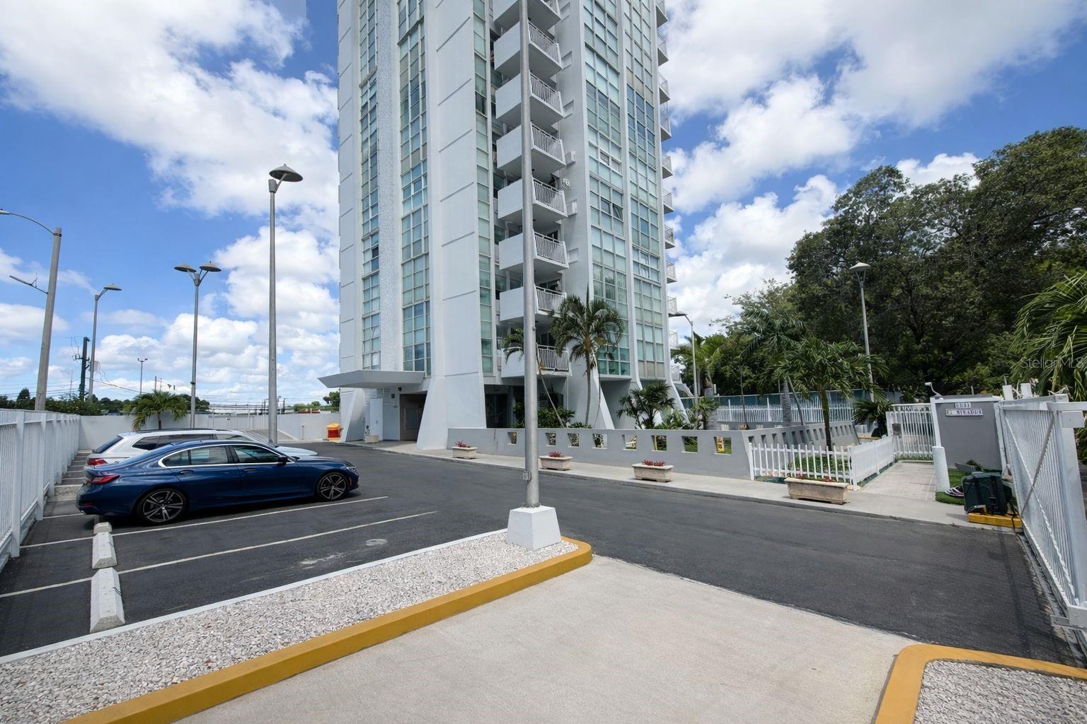 2325 UNIVERDIDAD STREET 2302