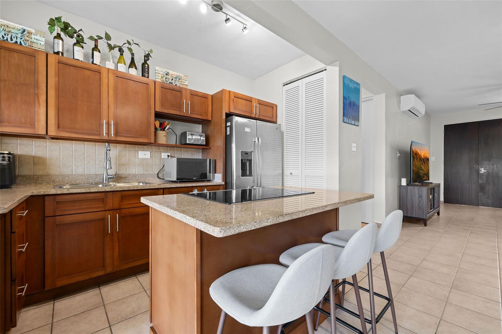 COND HARBOUR LAKES - Residential