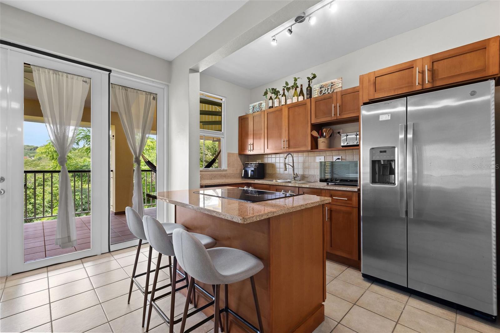 COND HARBOUR LAKES - Residential