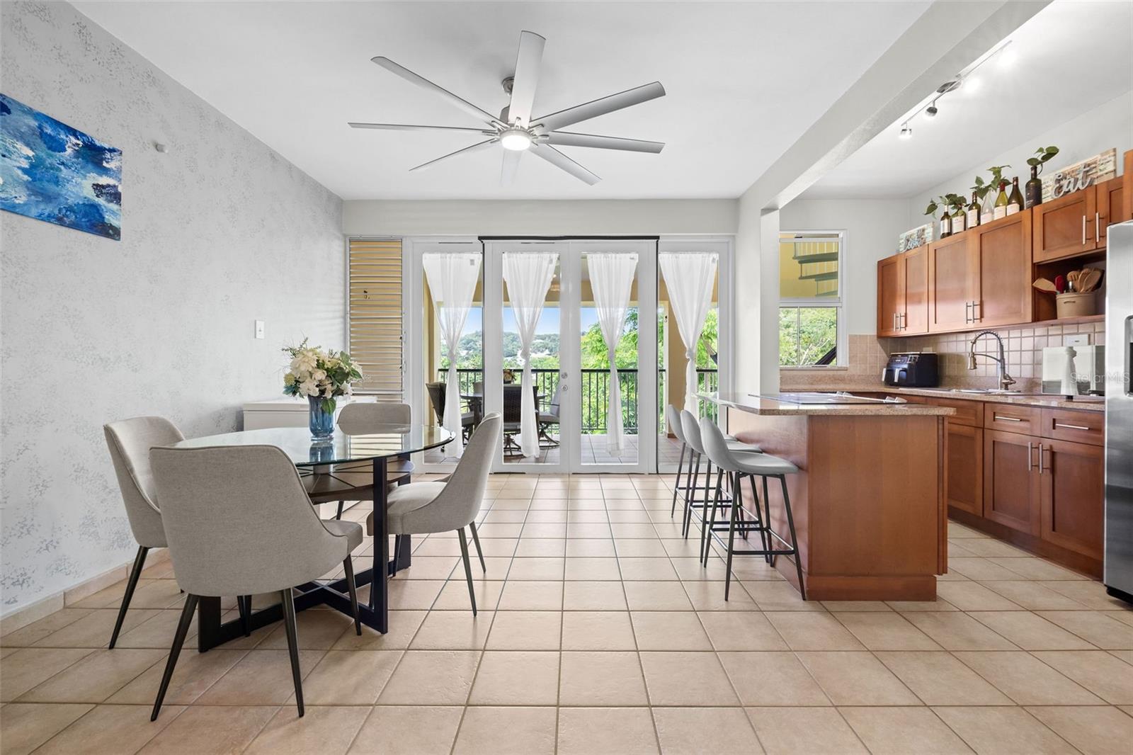 COND HARBOUR LAKES - Residential