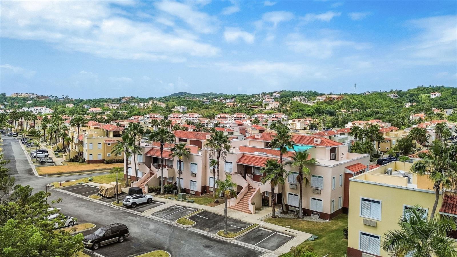 COND HARBOUR LAKES - Residential