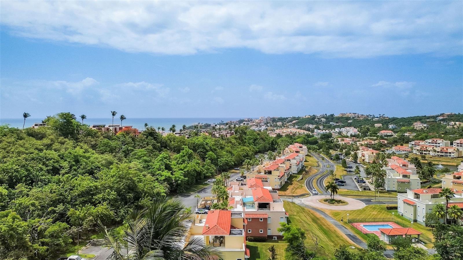 COND HARBOUR LAKES - Residential