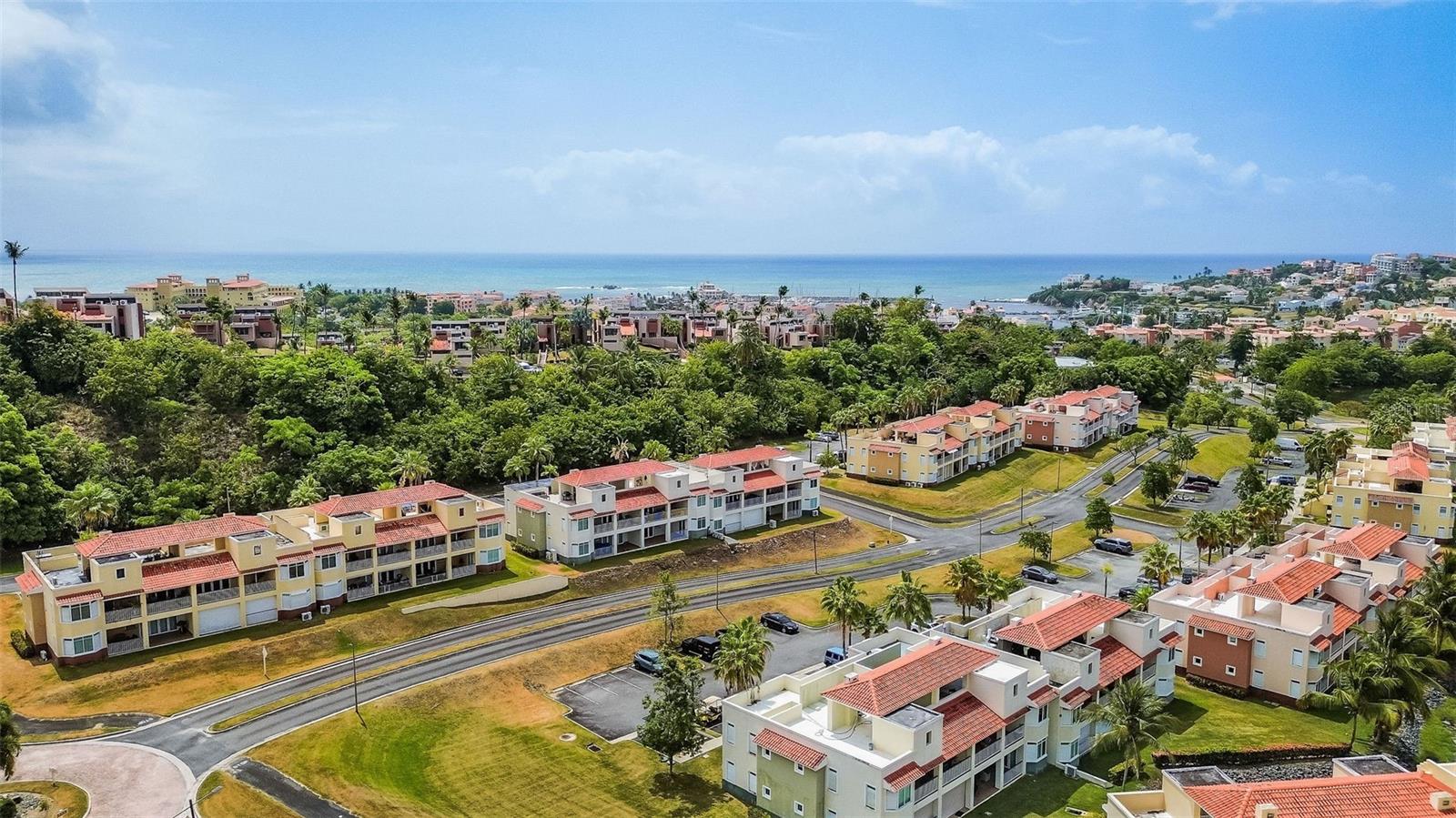 COND HARBOUR LAKES - Residential