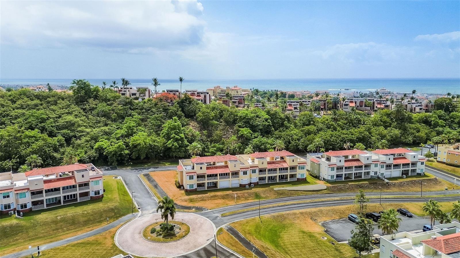 COND HARBOUR LAKES - Residential