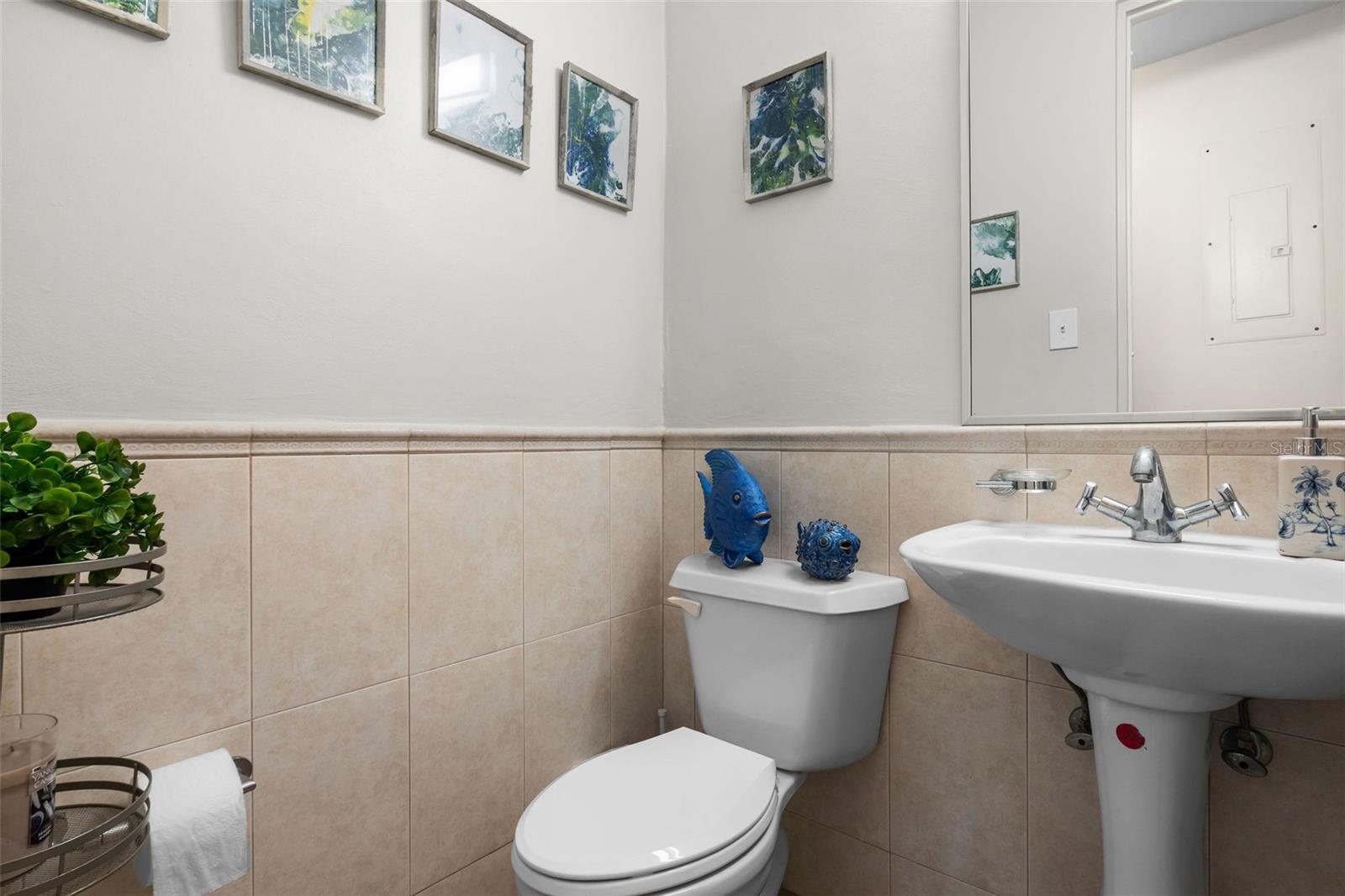 COND HARBOUR LAKES - Residential