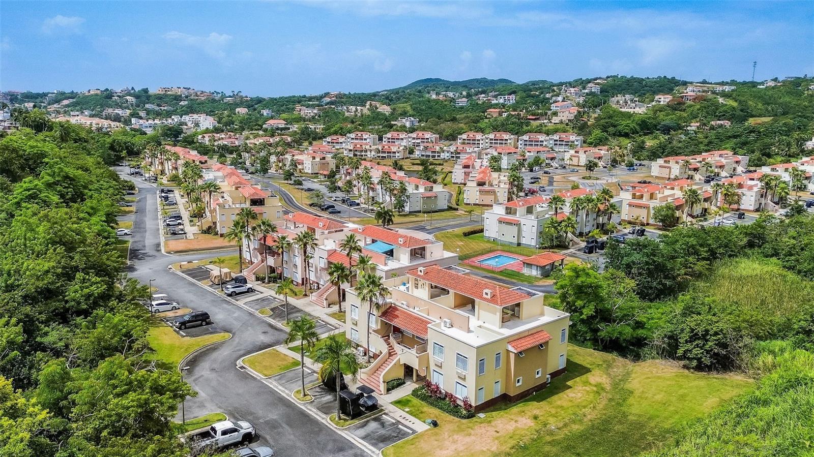 COND HARBOUR LAKES - Residential