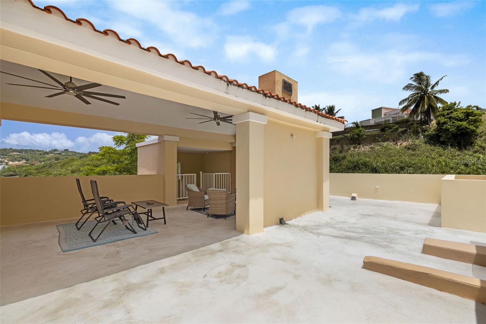 COND HARBOUR LAKES - Residential