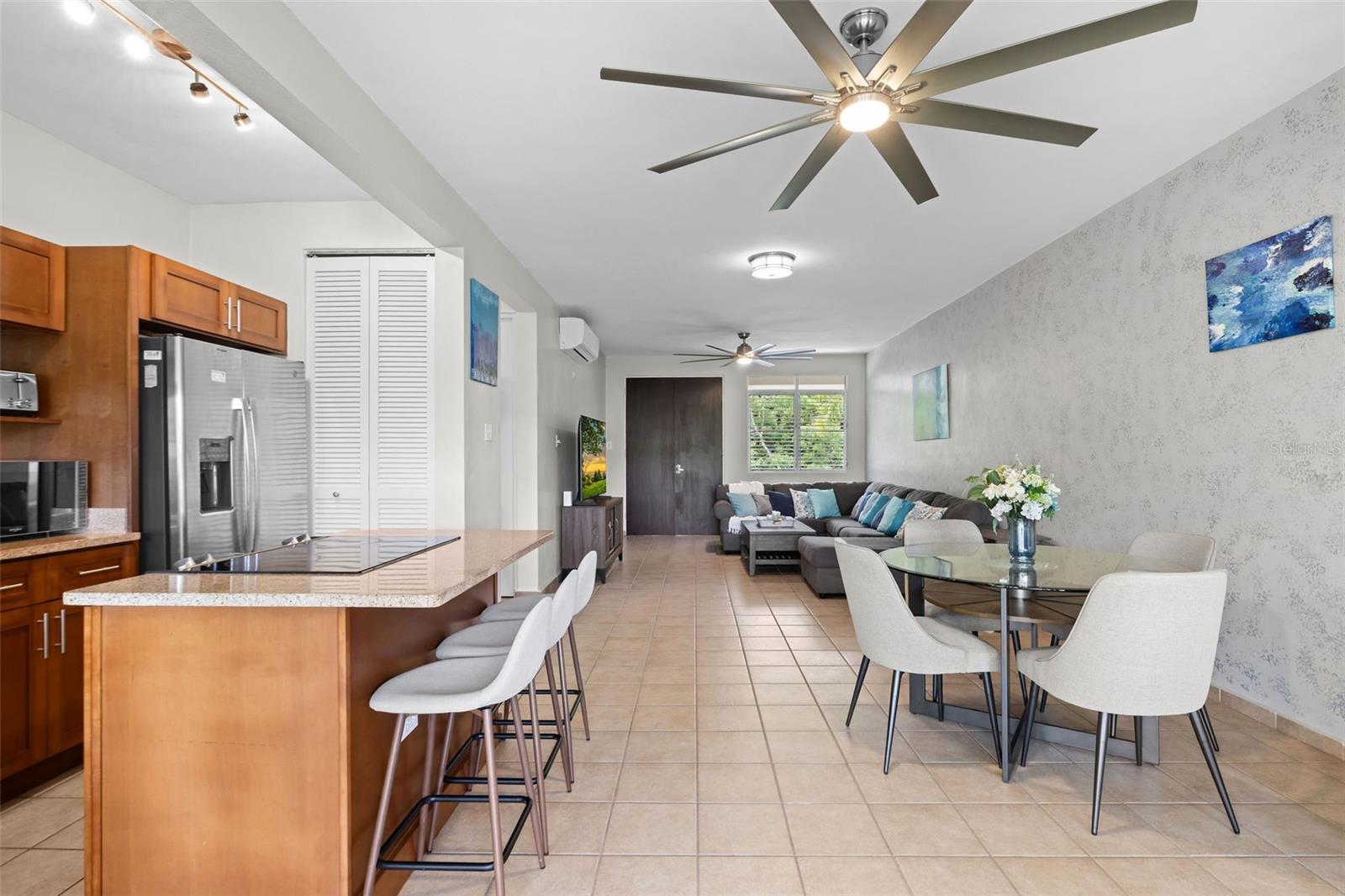 COND HARBOUR LAKES - Residential