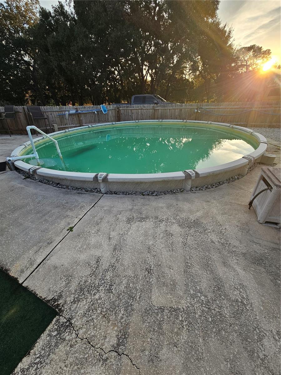 FROM NE COR OF SEC RUN S 04DEG 20 MIN50SEC W 330 F - Residential