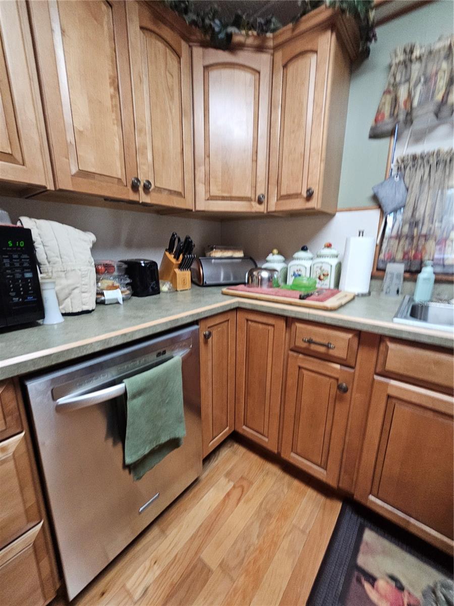 FROM NE COR OF SEC RUN S 04DEG 20 MIN50SEC W 330 F - Residential