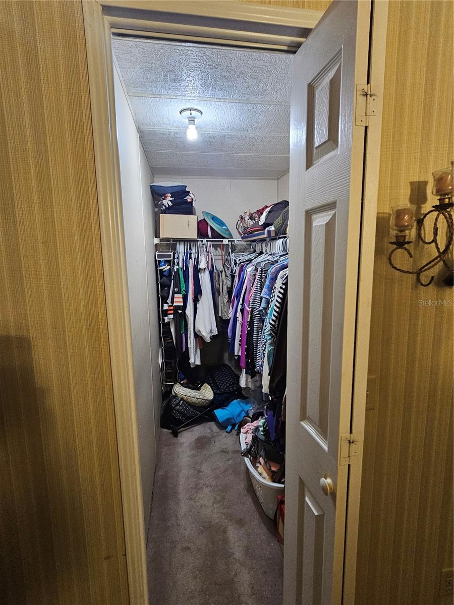 FROM NE COR OF SEC RUN S 04DEG 20 MIN50SEC W 330 F - Residential