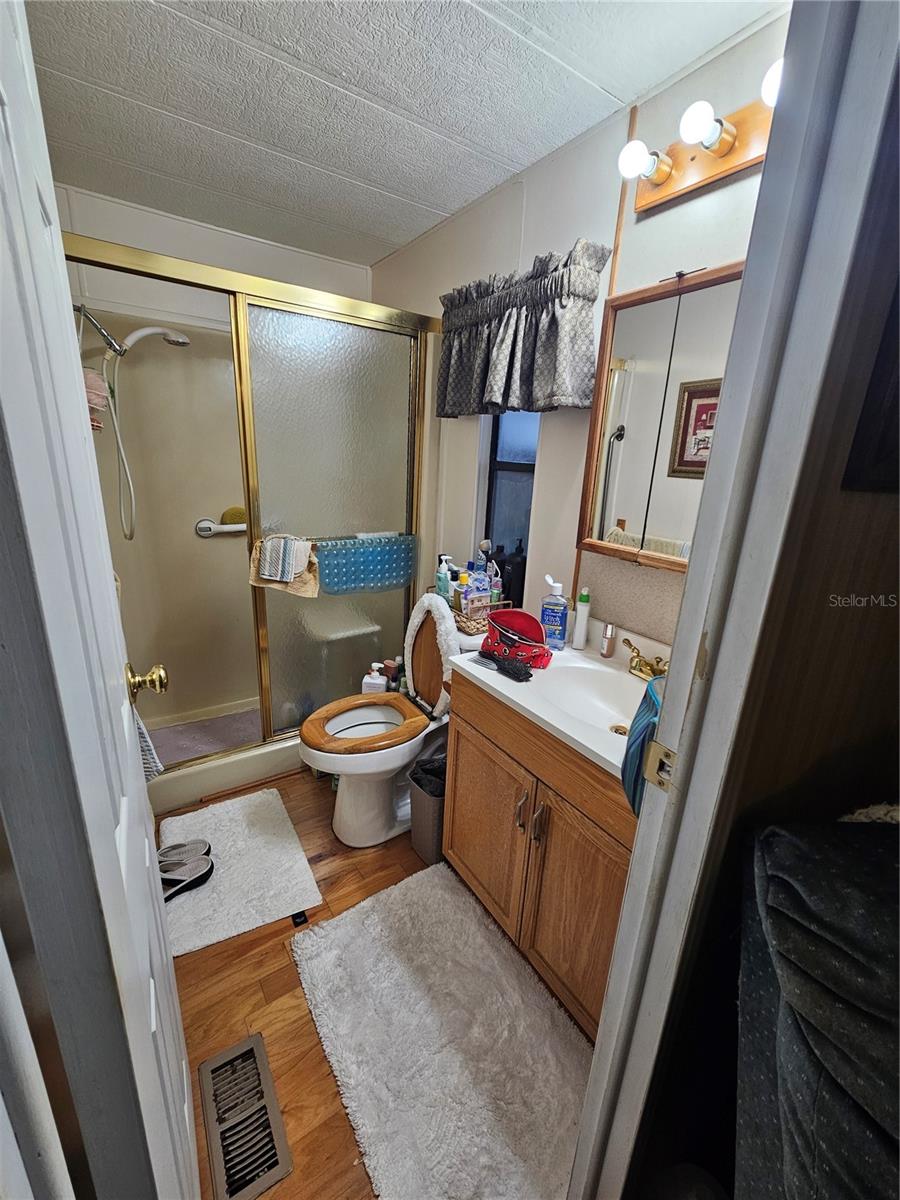 FROM NE COR OF SEC RUN S 04DEG 20 MIN50SEC W 330 F - Residential