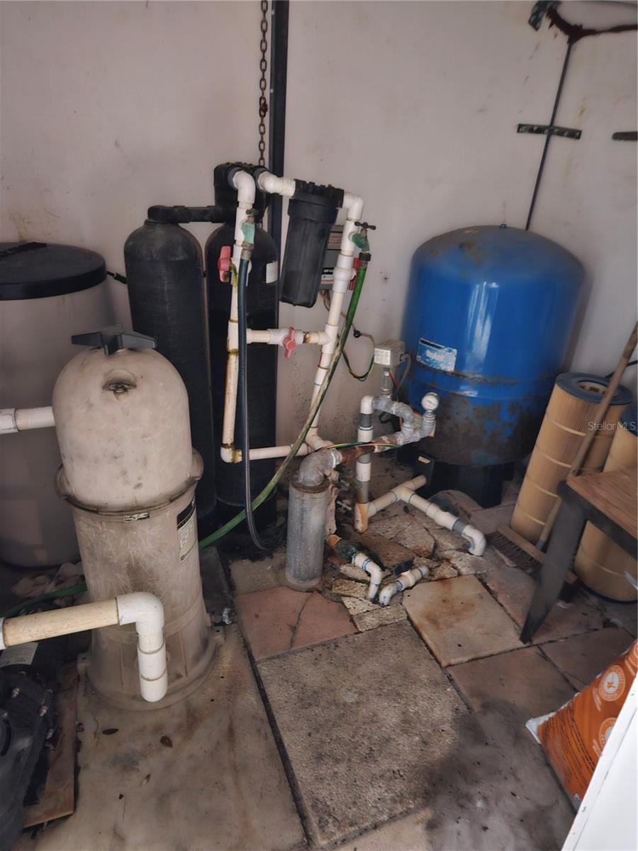 FROM NE COR OF SEC RUN S 04DEG 20 MIN50SEC W 330 F - Residential