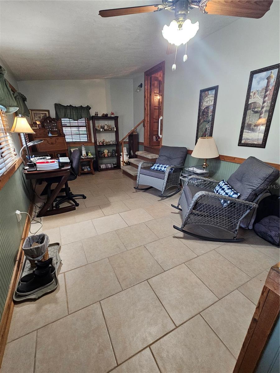 FROM NE COR OF SEC RUN S 04DEG 20 MIN50SEC W 330 F - Residential