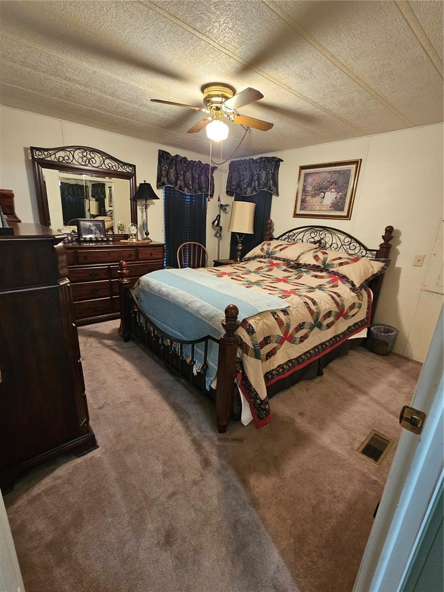 FROM NE COR OF SEC RUN S 04DEG 20 MIN50SEC W 330 F - Residential