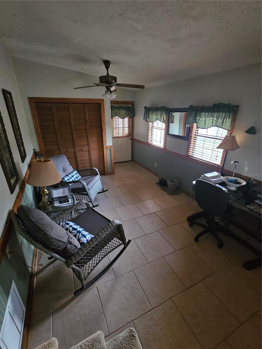 FROM NE COR OF SEC RUN S 04DEG 20 MIN50SEC W 330 F - Residential