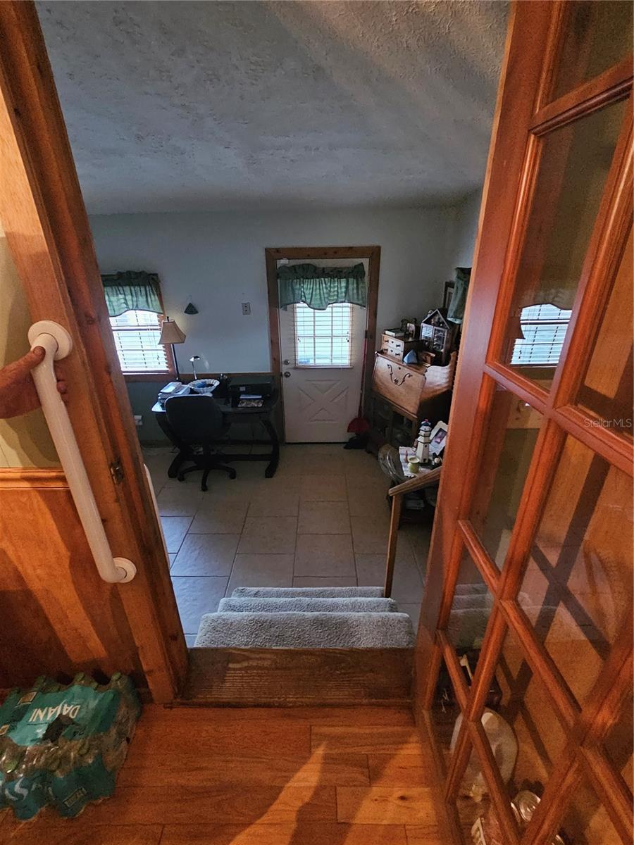 FROM NE COR OF SEC RUN S 04DEG 20 MIN50SEC W 330 F - Residential