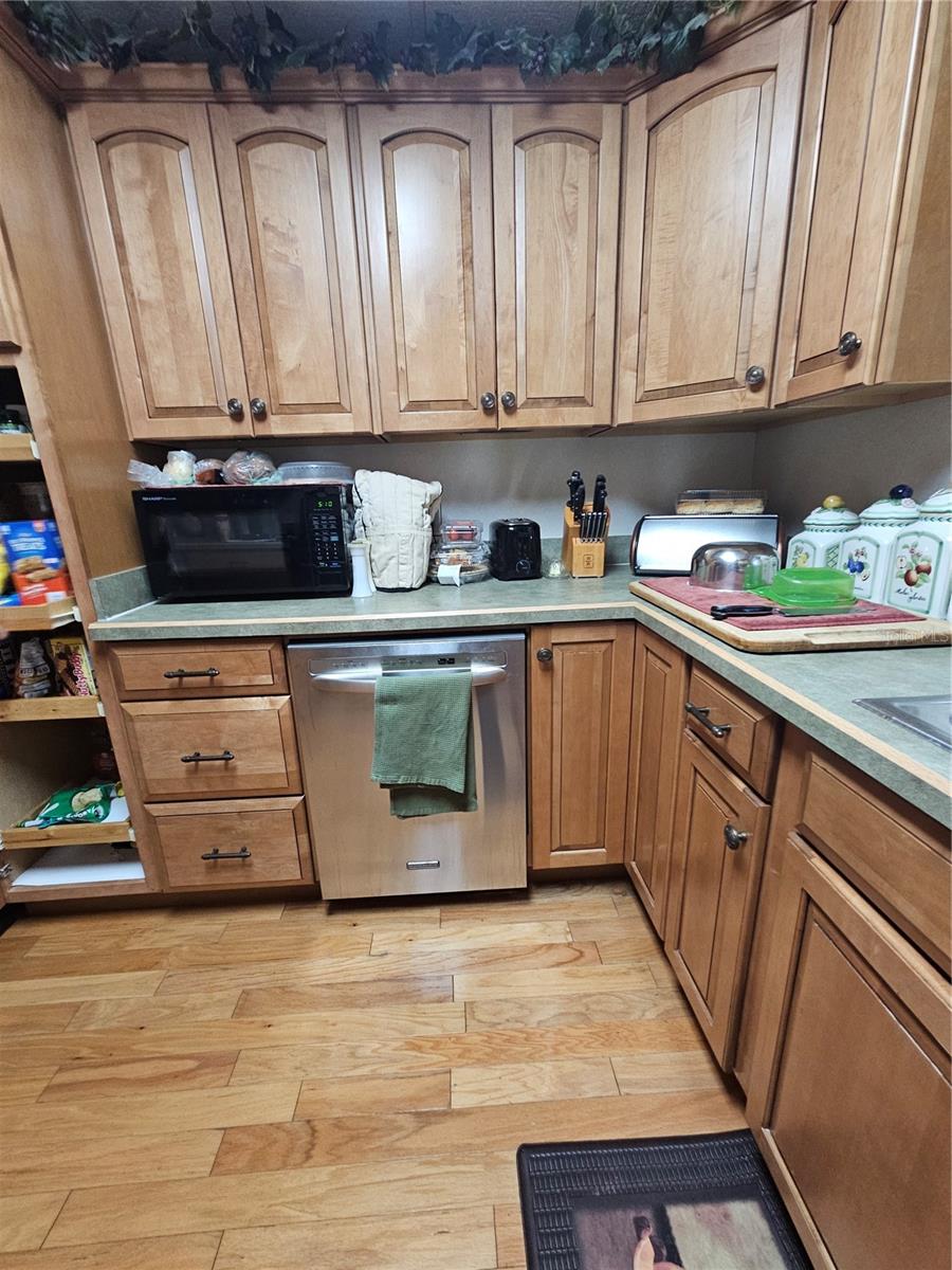 FROM NE COR OF SEC RUN S 04DEG 20 MIN50SEC W 330 F - Residential