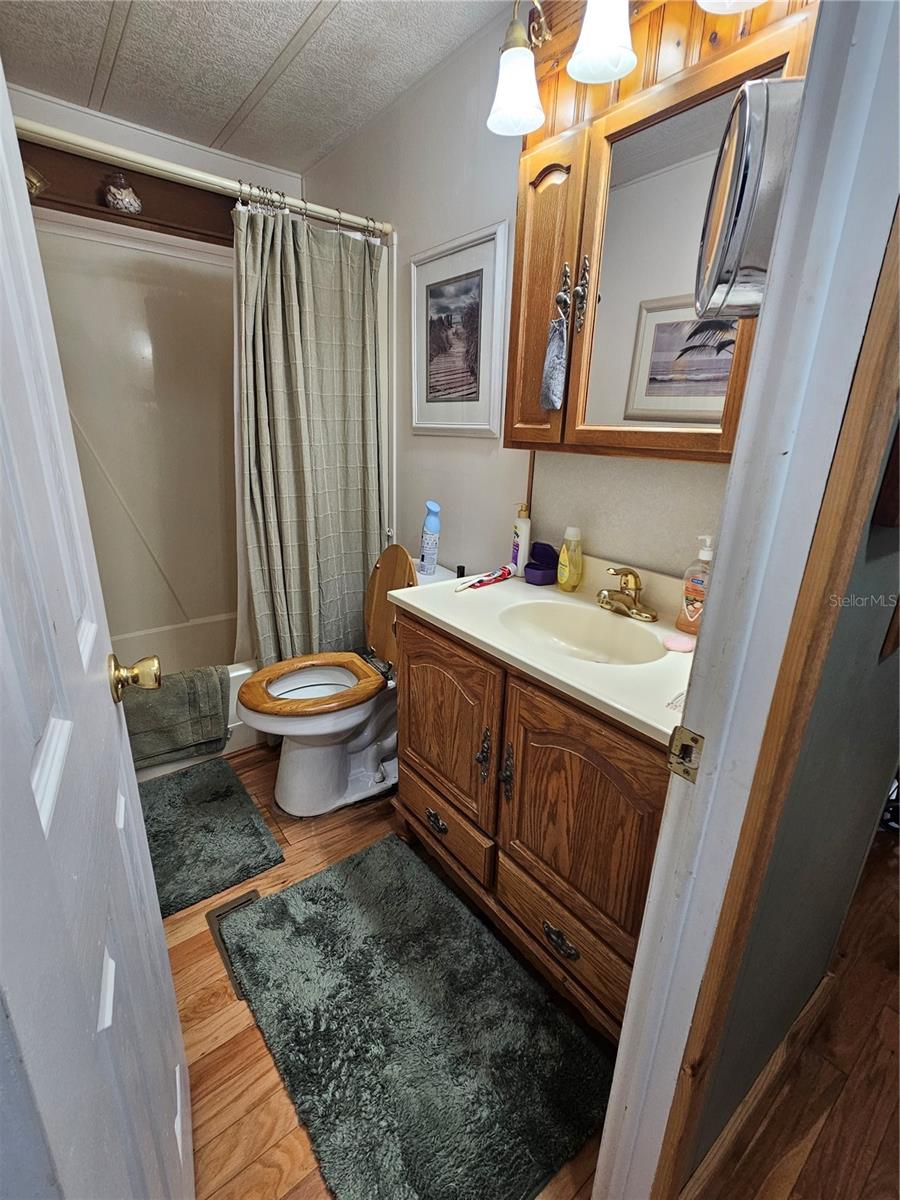 FROM NE COR OF SEC RUN S 04DEG 20 MIN50SEC W 330 F - Residential