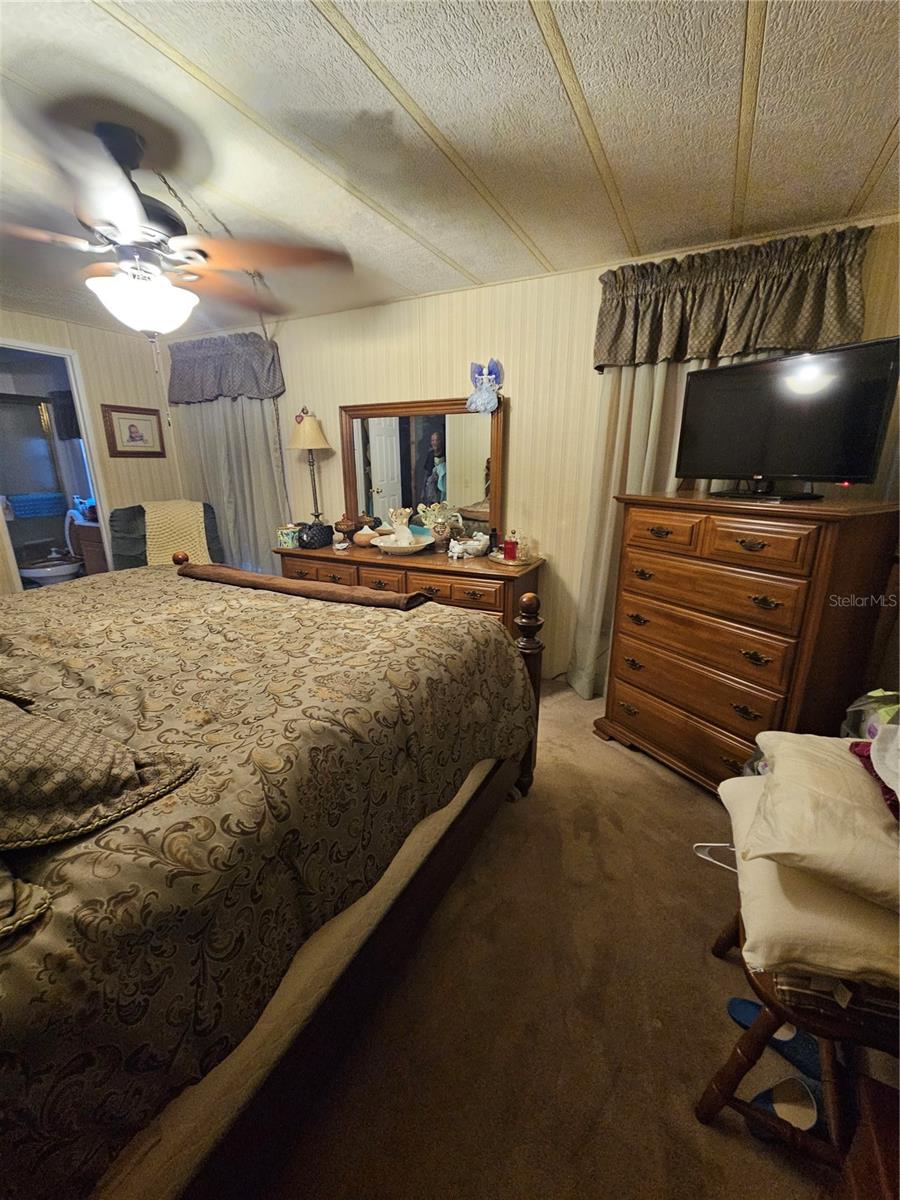 FROM NE COR OF SEC RUN S 04DEG 20 MIN50SEC W 330 F - Residential