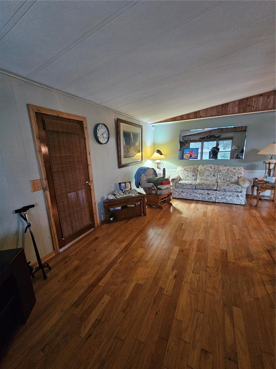 FROM NE COR OF SEC RUN S 04DEG 20 MIN50SEC W 330 F - Residential