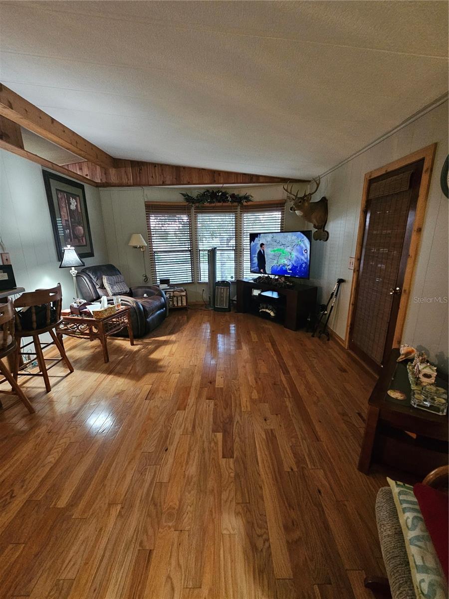 FROM NE COR OF SEC RUN S 04DEG 20 MIN50SEC W 330 F - Residential