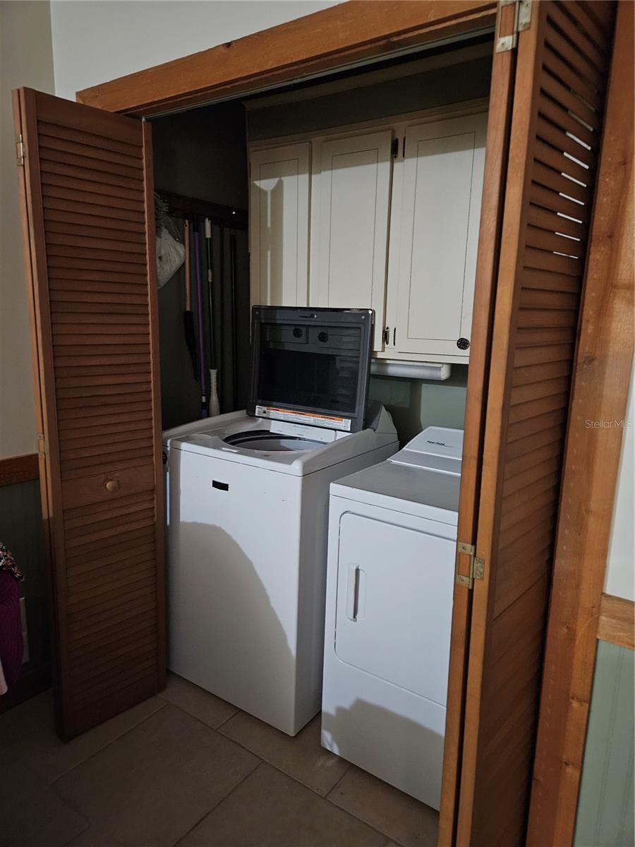 FROM NE COR OF SEC RUN S 04DEG 20 MIN50SEC W 330 F - Residential