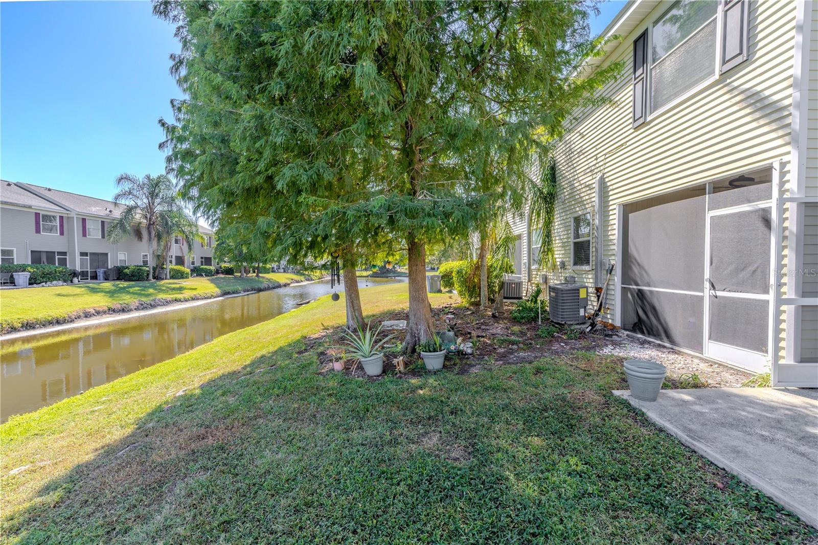 COUNTRY CHASE - Residential