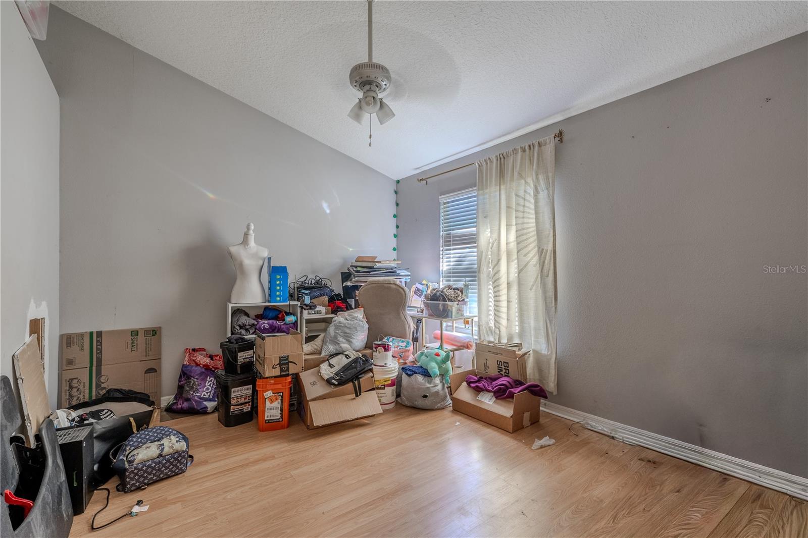 COUNTRY CHASE - Residential