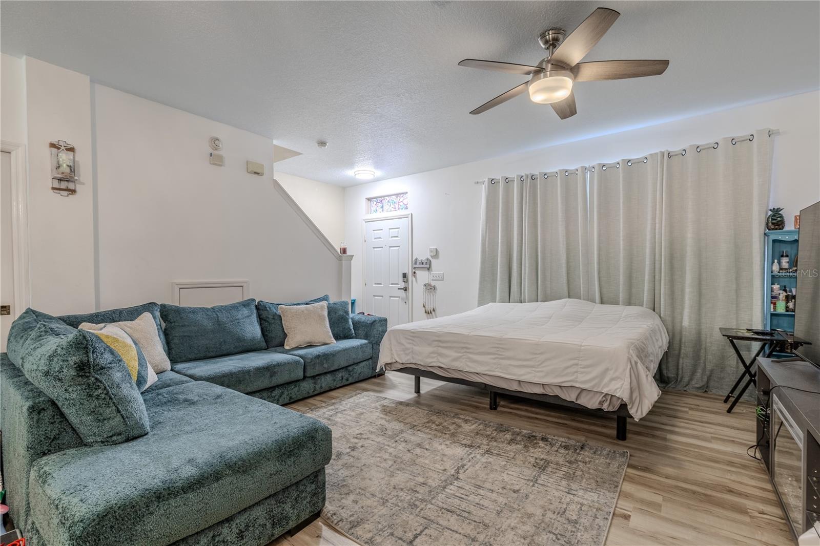 COUNTRY CHASE - Residential