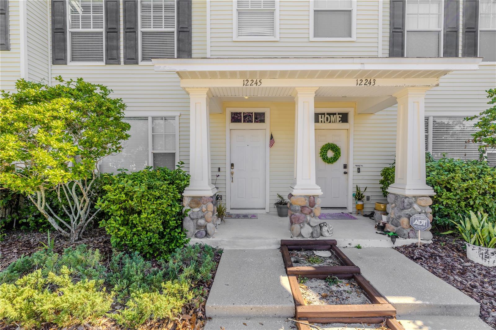 COUNTRY CHASE - Residential