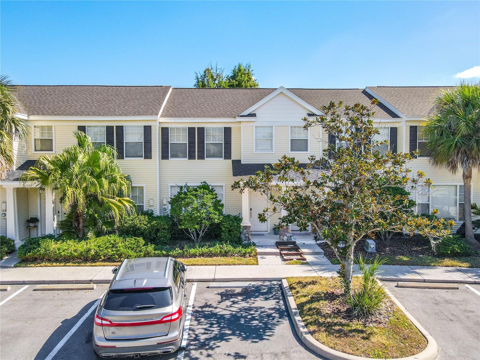 COUNTRY CHASE - Residential