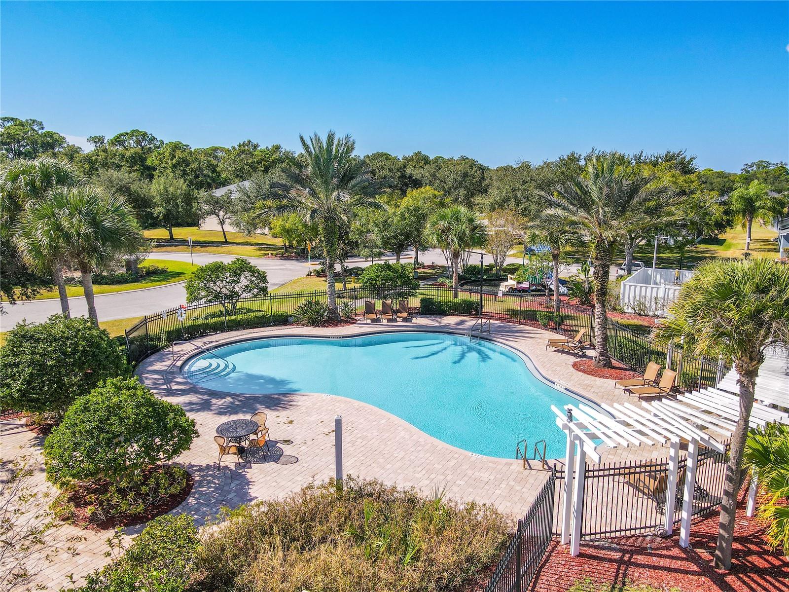 COUNTRY CHASE - Residential