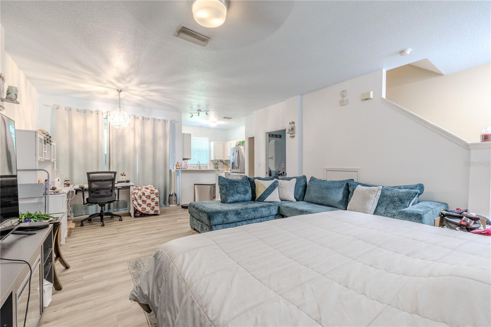 COUNTRY CHASE - Residential