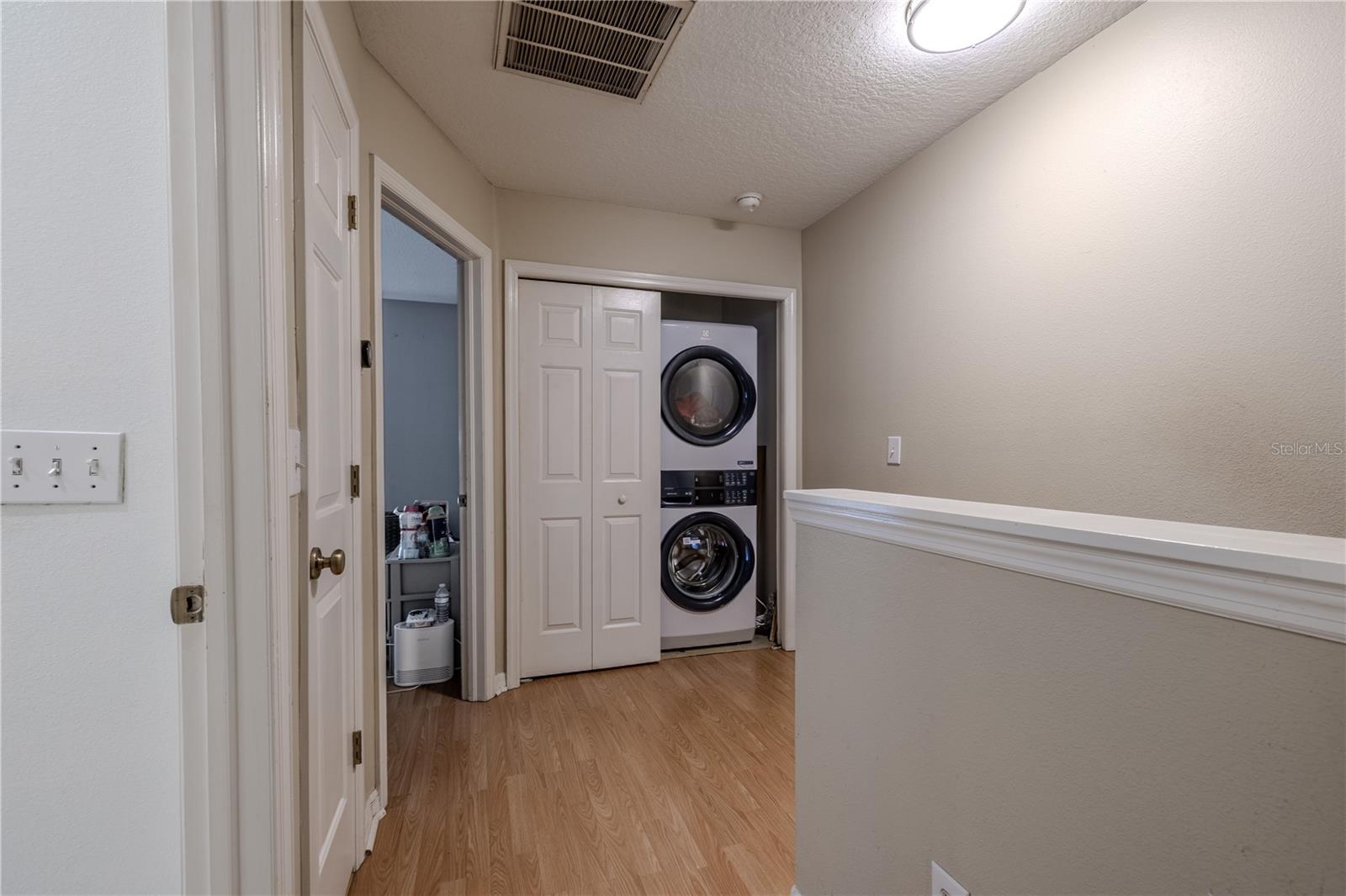 COUNTRY CHASE - Residential