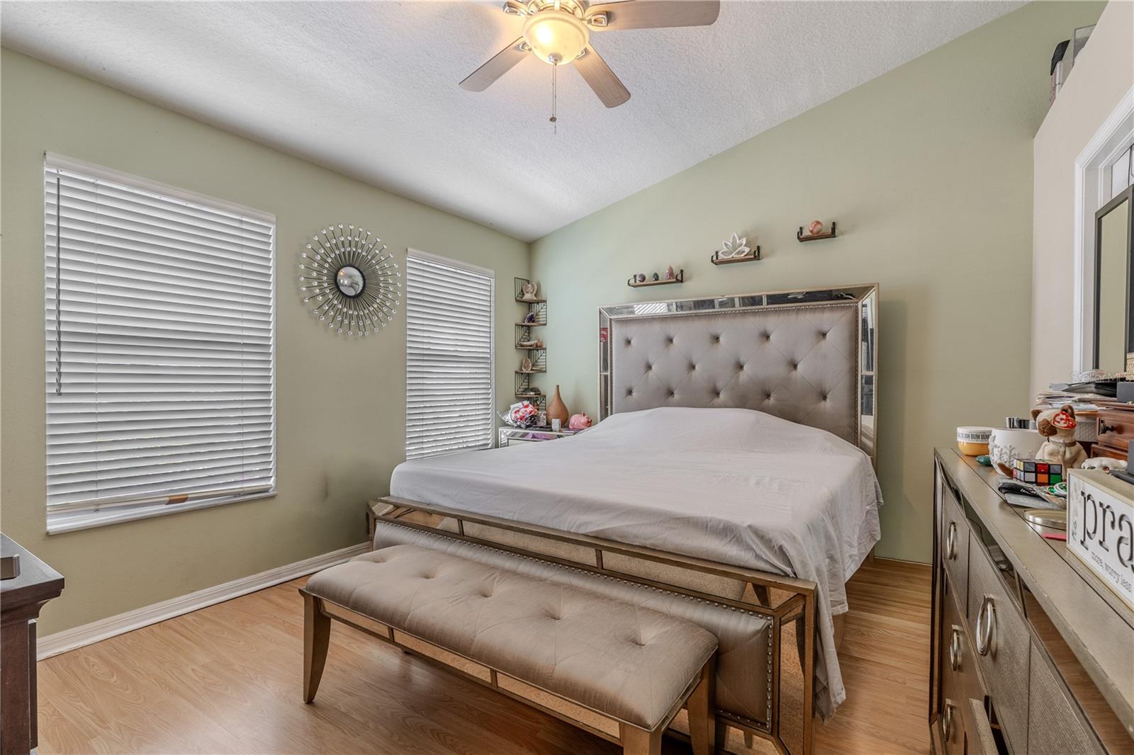 COUNTRY CHASE - Residential