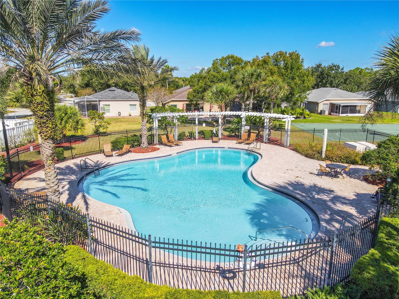 COUNTRY CHASE - Residential