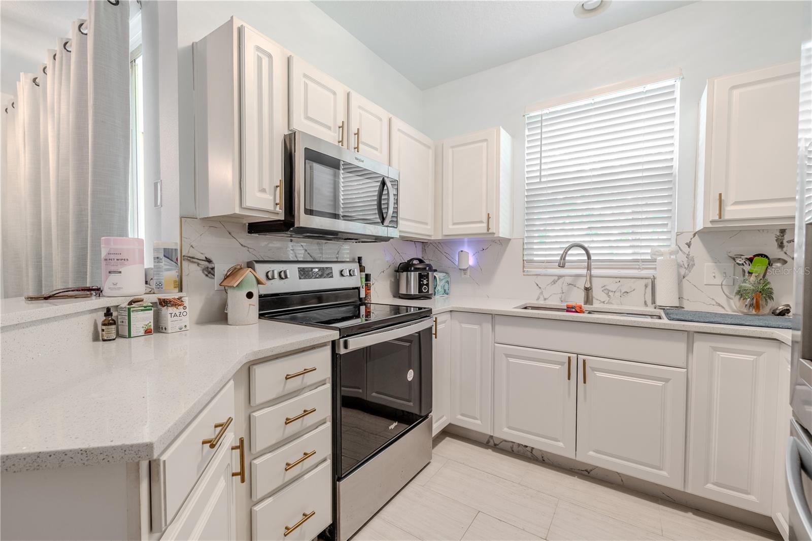 COUNTRY CHASE - Residential