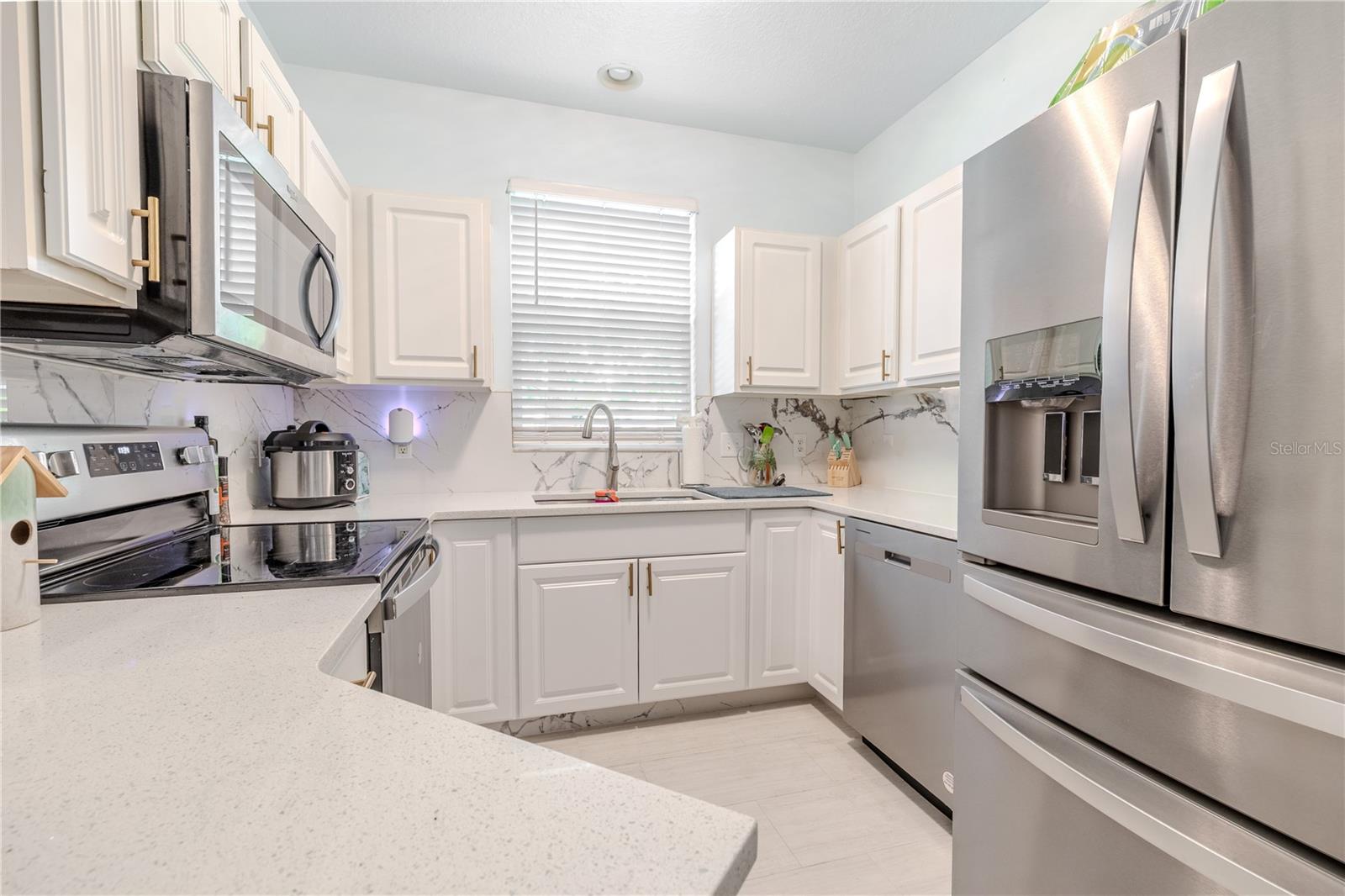 COUNTRY CHASE - Residential