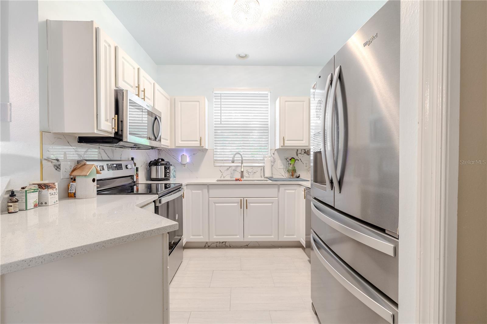 COUNTRY CHASE - Residential