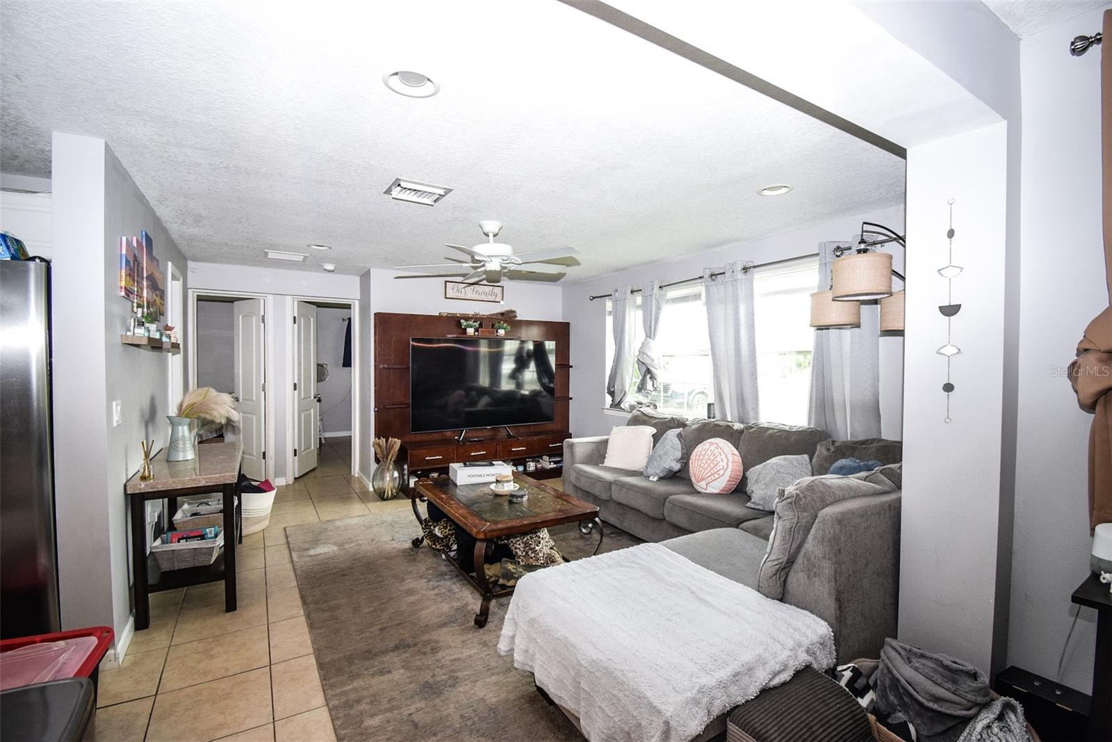 SOUTH VENICE - Residential Lease