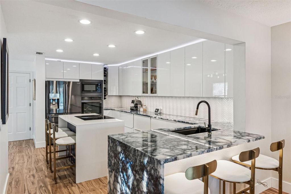 Photo of 7433 Somerset Shores Court, Orlando, FL 32819 (MLS # O6380097)