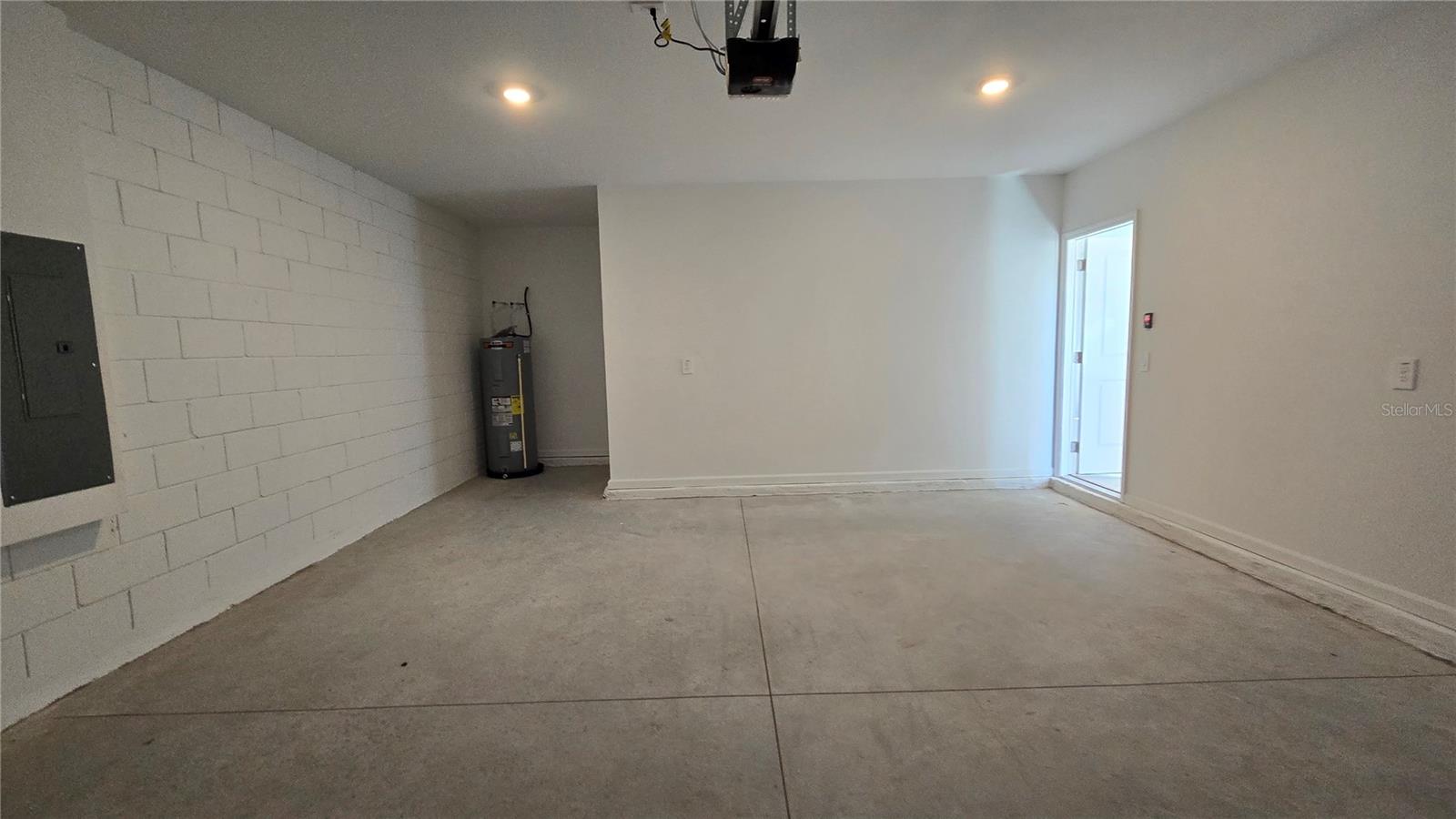 PEACE CREEK RESERVE 40'S - Residential Lease