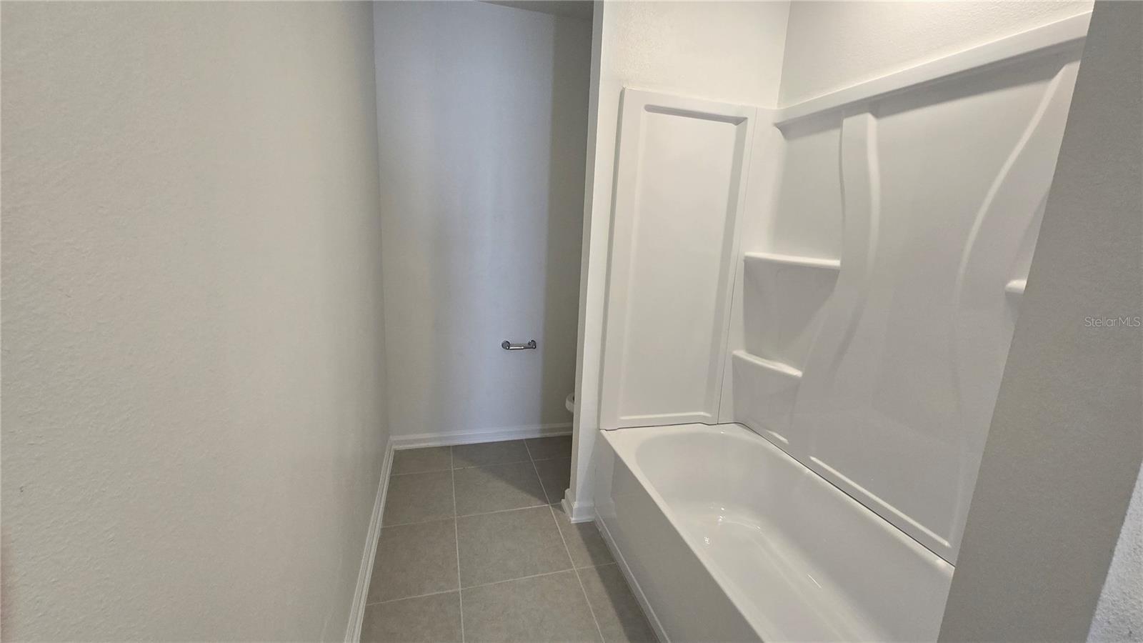 PEACE CREEK RESERVE 40'S - Residential Lease