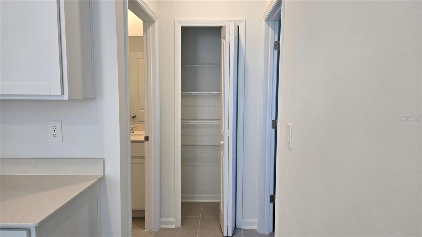 PEACE CREEK RESERVE 40'S - Residential Lease