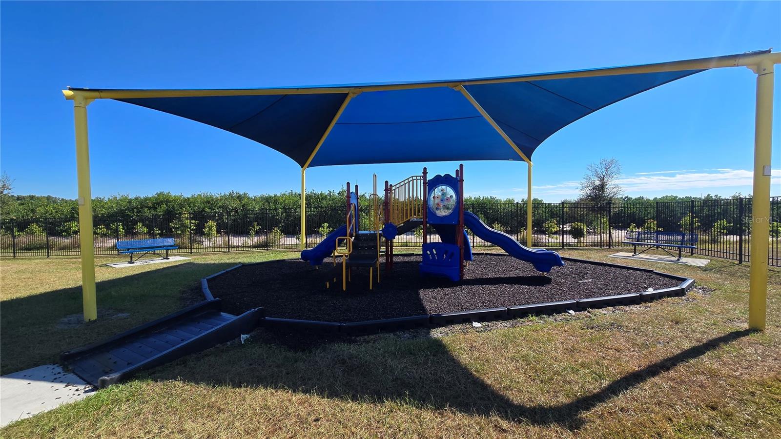 PEACE CREEK RESERVE 40'S - Residential Lease