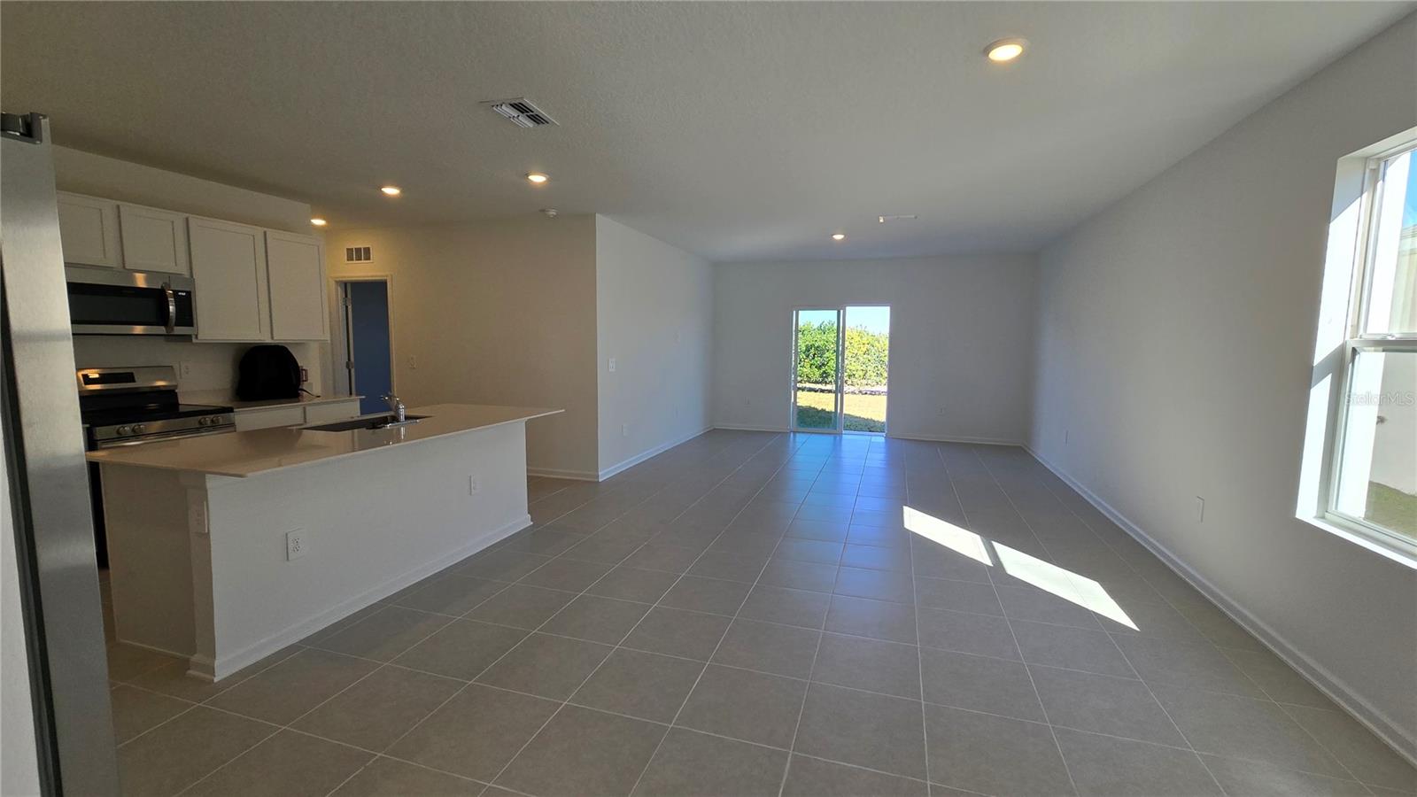 PEACE CREEK RESERVE 40'S - Residential Lease